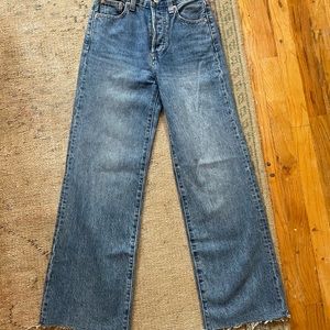 Aritzia Denim Forum Farrah Med Blue 23 Crop